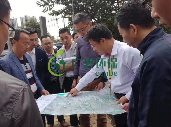 大良街道、順控環(huán)保水務等領導到金陡涌黑臭水體治理現(xiàn)場視察工作(圖1)