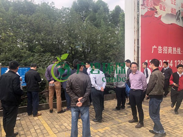 大良街道、順控環(huán)保水務等領導到金陡涌黑臭水體治理現(xiàn)場視察工作(圖3)