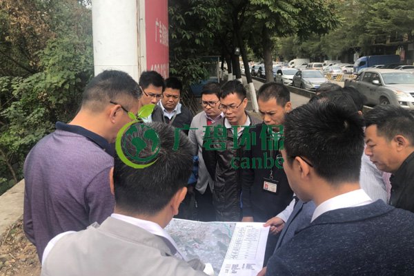 大良街道、順控環(huán)保水務等領導到金陡涌黑臭水體治理現(xiàn)場視察工作(圖4)