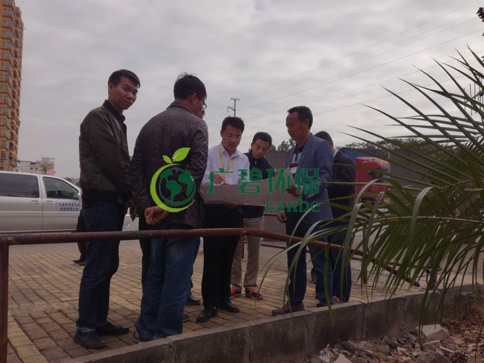 大良街道、順控環(huán)保水務等領導到金陡涌黑臭水體治理現(xiàn)場視察工作(圖2)